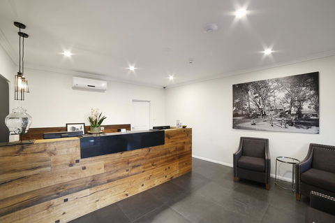 Best Western Plus Bolton On The Park - Accommodation Daintree 4