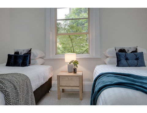 Large, Stylish And Quiet Penthouse Steps From Surf - Accommodation Daintree 18