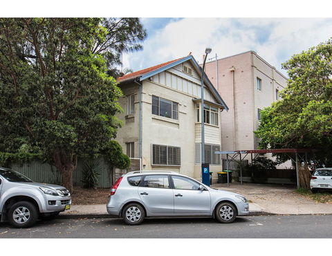 Large, Stylish And Quiet Penthouse Steps From Surf - Accommodation Daintree 23