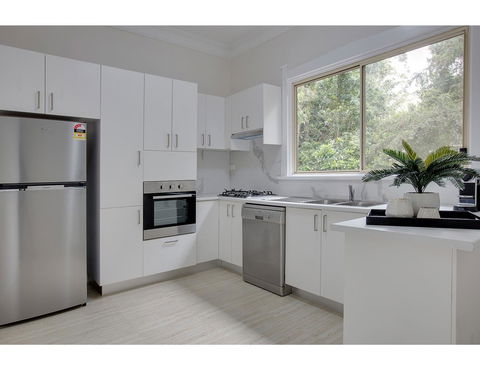 Large, Stylish And Quiet Penthouse Steps From Surf - Accommodation Daintree 3