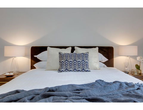 Large, Stylish And Quiet Penthouse Steps From Surf - Accommodation Daintree 7