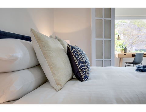 Large, Stylish And Quiet Penthouse Steps From Surf - Accommodation Daintree 8