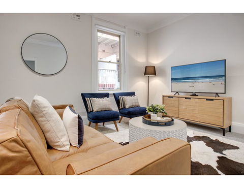 Large, Stylish And Quiet Penthouse Steps From Surf - Accommodation Daintree 6