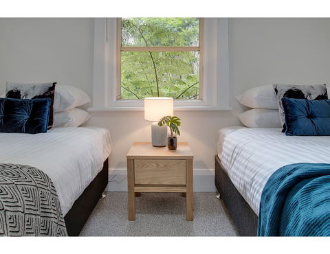 Large, Stylish And Quiet Penthouse Steps From Surf - Accommodation Daintree 17