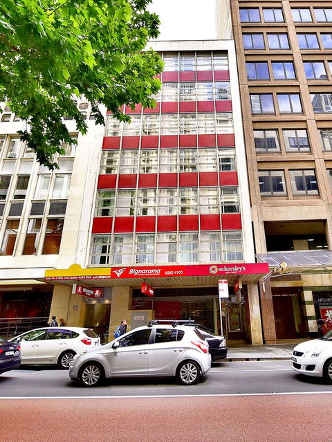 Megaboom City Hotel - Accommodation Daintree 0