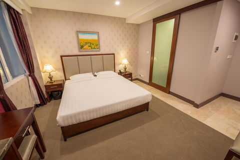 Megaboom City Hotel - Accommodation Daintree 11