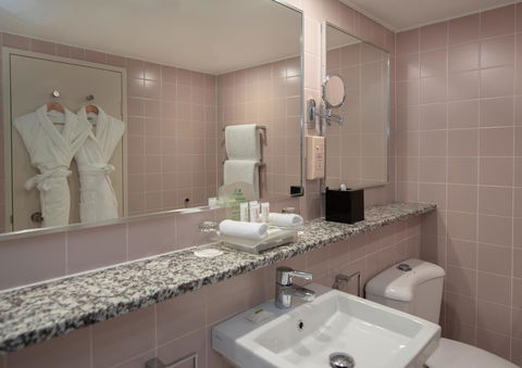 Crowne Plaza Sydney Airport, An IHG Hotel - Accommodation Daintree 4
