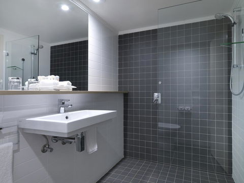 Crowne Plaza Sydney Airport, An IHG Hotel - Accommodation Daintree 2