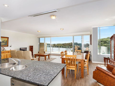 Regatta 13 - Accommodation Daintree 9