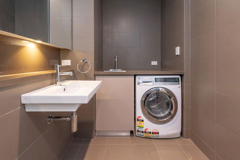 Olympic Park Sunshine 2 Bedrooms Apts With Private Parking - Accommodation Daintree 24