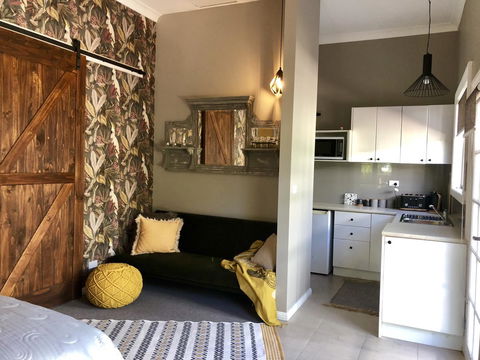 Chanticleer Gardens Barn Cottage With A Pool - Accommodation Daintree 19