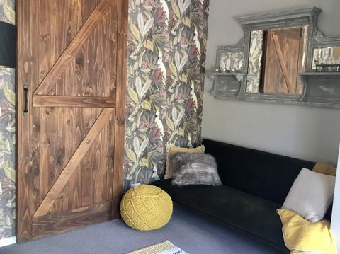 Chanticleer Gardens Barn Cottage With A Pool - Accommodation Daintree 7