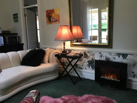 Chanticleer Gardens Barn Cottage With A Pool - Accommodation Daintree 42