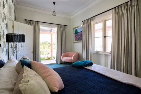 Chanticleer Gardens Barn Cottage With A Pool - Accommodation Daintree 36