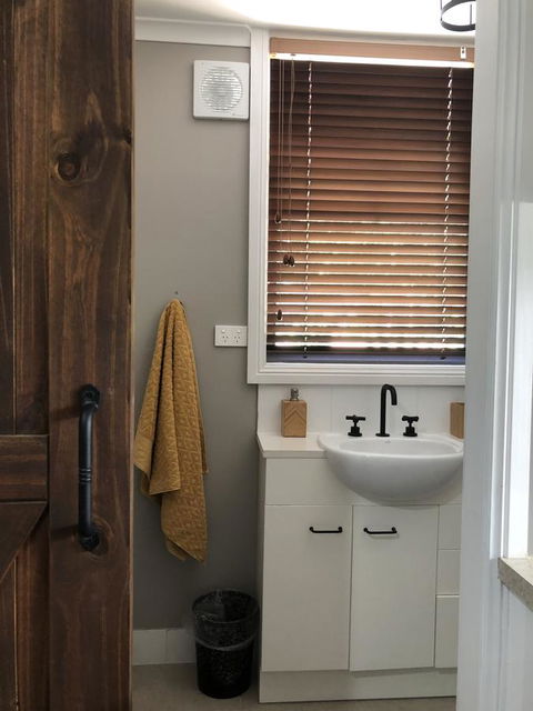 Chanticleer Gardens Barn Cottage With A Pool - Accommodation Daintree 22