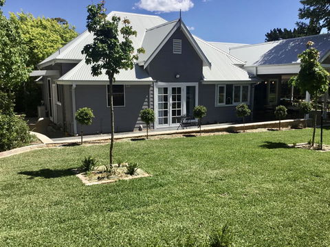 Chanticleer Gardens Barn Cottage With A Pool - Accommodation Daintree 9