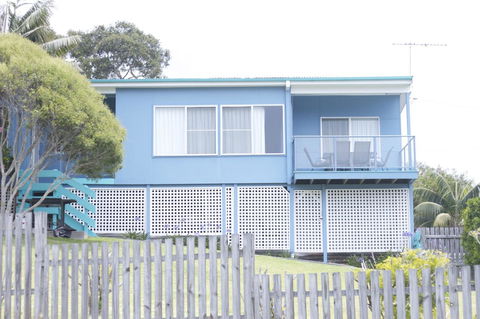 Clareview, 8 Korogora Street - Accommodation Daintree 4