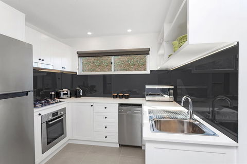 Modern Guest House - Accommodation Daintree 10
