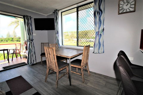 Beachfront 3, 25 Willow Street - Accommodation Daintree 3