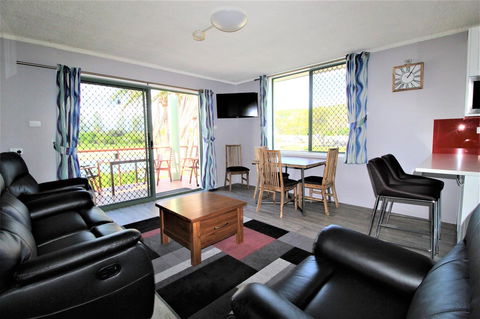 Beachfront 3, 25 Willow Street - Accommodation Daintree 2
