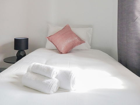 Oasis On Beamish Hotel - Accommodation Daintree 7