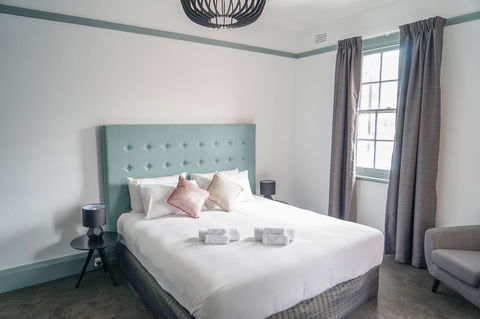 Oasis On Beamish Hotel - Accommodation Daintree 0