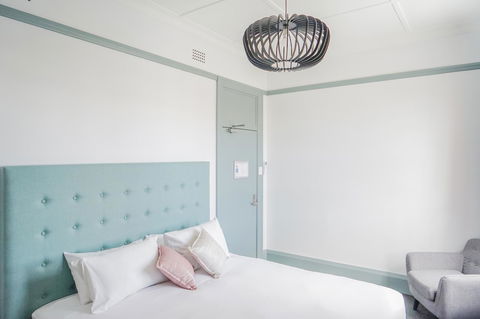 Oasis On Beamish Hotel - Accommodation Daintree 1