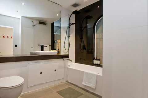 3 Storey Home Close Walk To Fox Studios SCG & City - Accommodation Daintree 27