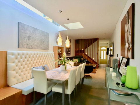 3 Storey Home Close Walk To Fox Studios SCG & City - Accommodation Daintree 26