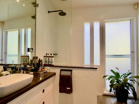 3 Storey Home Close Walk To Fox Studios SCG & City - Accommodation Daintree 11