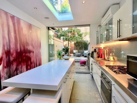 3 Storey Home Close Walk To Fox Studios SCG & City - Accommodation Daintree 14