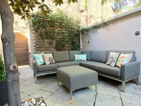 3 Storey Home Close Walk To Fox Studios SCG & City - Accommodation Daintree 4