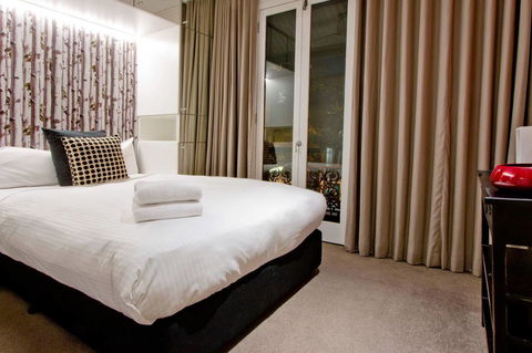 3 Storey Home Close Walk To Fox Studios SCG & City - Accommodation Daintree 25