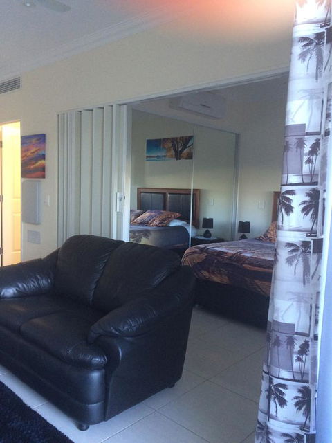 Nomikis\'On The Avenue - Accommodation Daintree 14