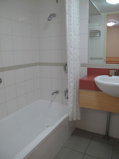 Crowne Plaza Alice Springs Lasseters, An IHG Hotel - Accommodation Daintree 6