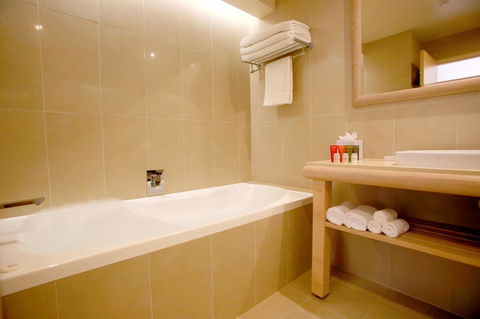 Crowne Plaza Alice Springs Lasseters, An IHG Hotel - Accommodation Daintree 30