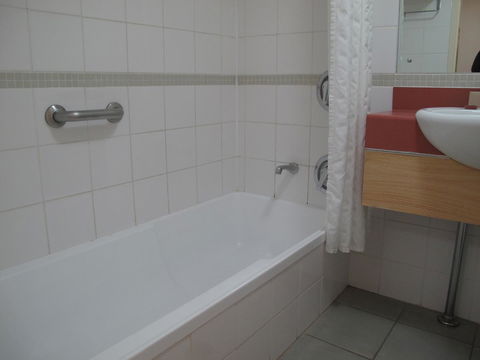 Crowne Plaza Alice Springs Lasseters, An IHG Hotel - Accommodation Daintree 5