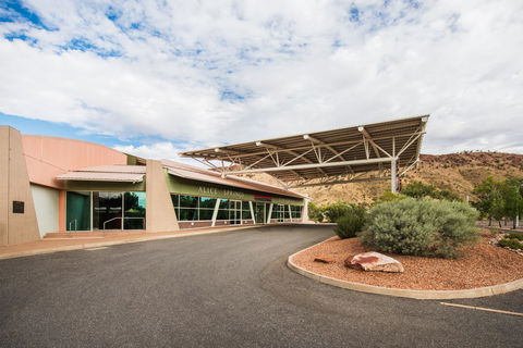 Crowne Plaza Alice Springs Lasseters, An IHG Hotel - Accommodation Daintree 11