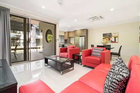 Elsey On Parap - Accommodation Daintree 25
