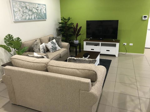 Darwin-Ocean Views, Tropical Getaway, Pool & Aircon - Accommodation Daintree 4