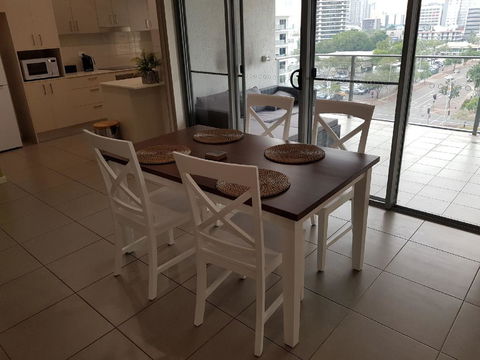 Darwin-Ocean Views, Tropical Getaway, Pool & Aircon - Accommodation Daintree 7