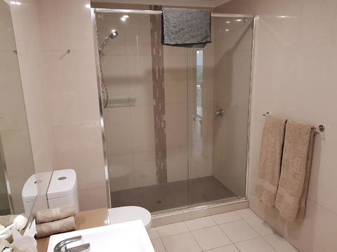 Darwin-Ocean Views, Tropical Getaway, Pool & Aircon - Accommodation Daintree 15
