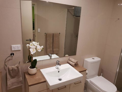 Darwin-Ocean Views, Tropical Getaway, Pool & Aircon - Accommodation Daintree 13