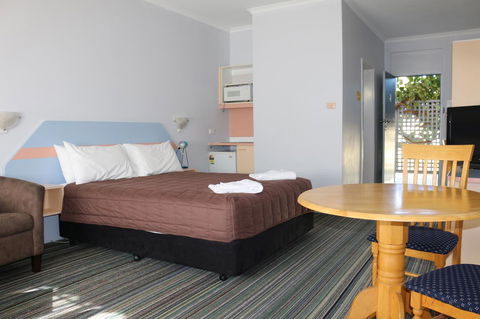 Golden Sands Motor Inn - Accommodation Daintree 24