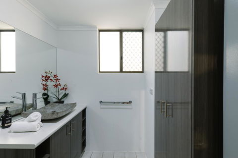 CitySide Apartment - 2 Bedroom With Private Courtyard - Accommodation Daintree 21