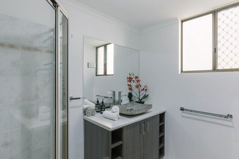 CitySide Apartment - 2 Bedroom With Private Courtyard - Accommodation Daintree 16