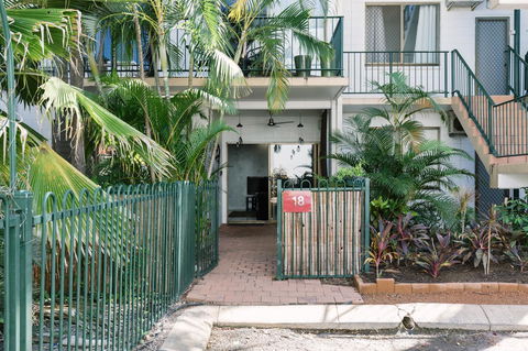 CitySide Apartment - 2 Bedroom With Private Courtyard - Accommodation Daintree 5