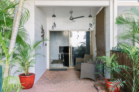 CitySide Apartment - 2 Bedroom With Private Courtyard - Accommodation Daintree 7