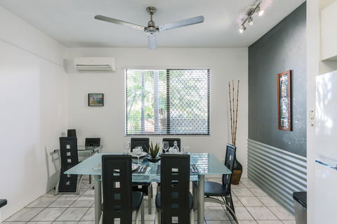 CitySide Apartment - 2 Bedroom With Private Courtyard - Accommodation Daintree 9