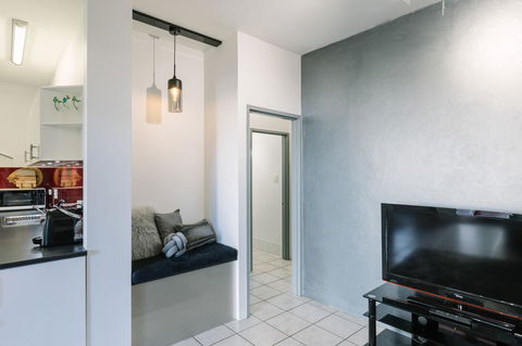 CitySide Apartment - 2 Bedroom With Private Courtyard - Accommodation Daintree 8